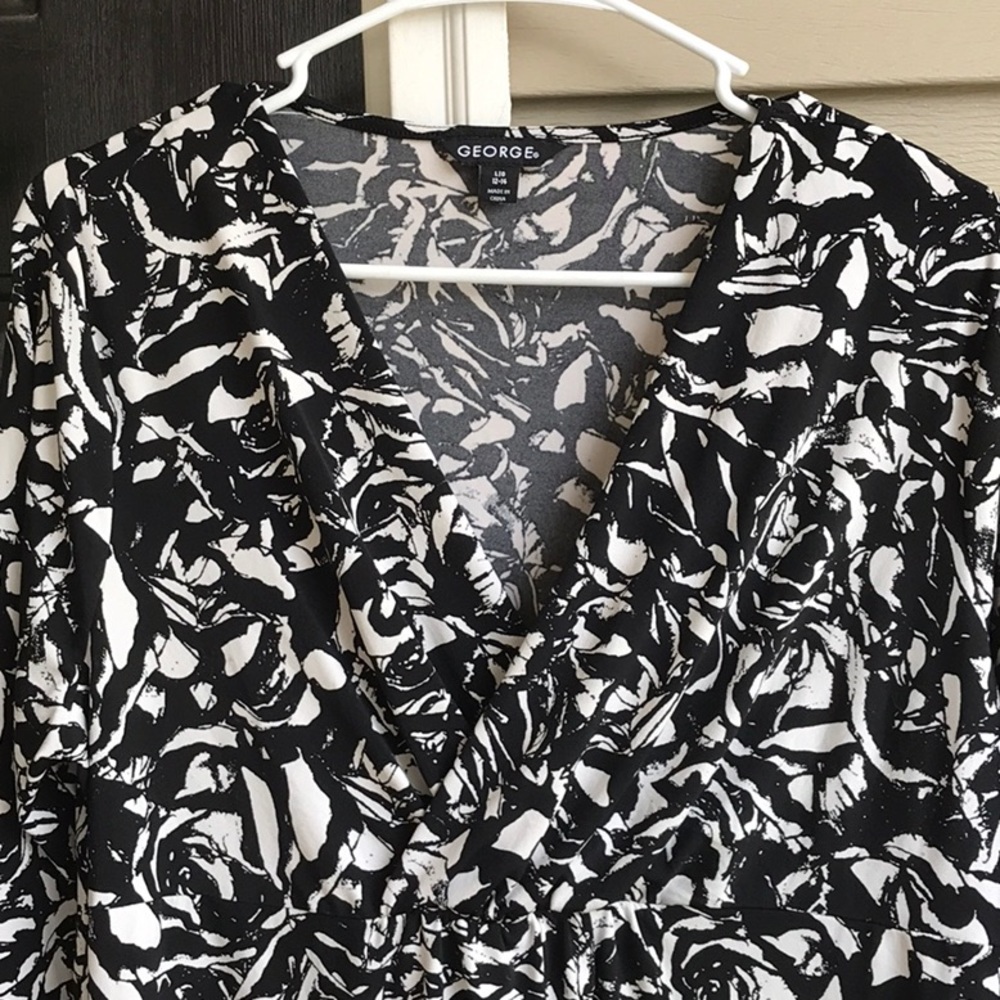 Two Matching Pieces, Two Different Sizes! - image 4